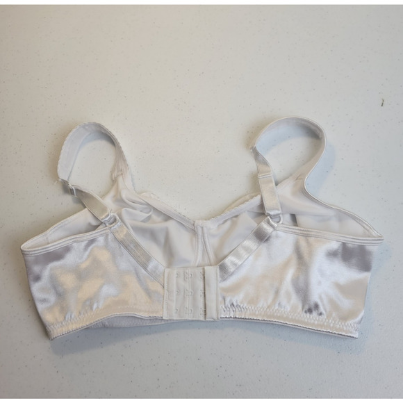 Playtex 18 Hour White Ultimate Lift and Support Wire Free T-Shirt Bra Size 36D - Picture 4 of 7